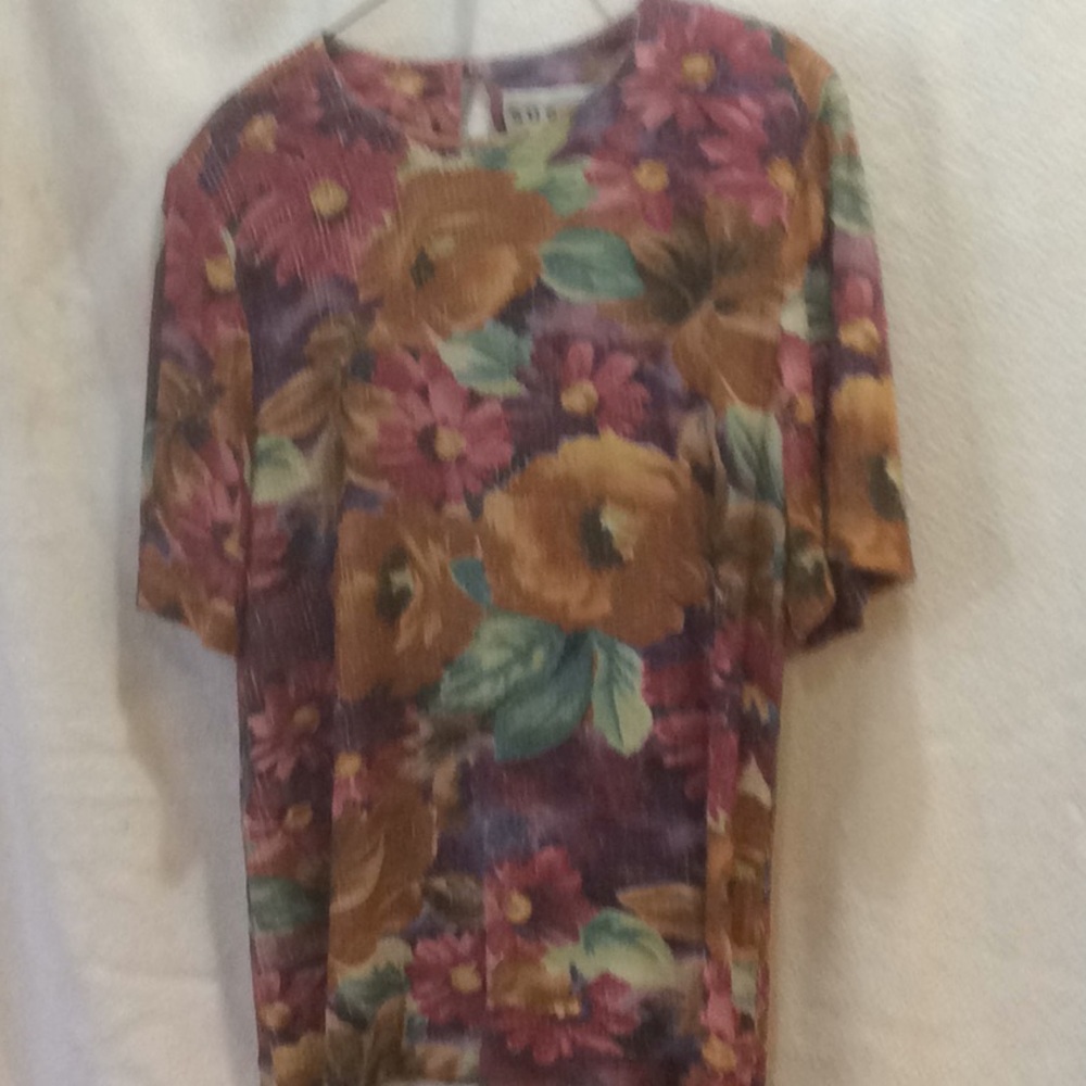 Ladies multi-colored short sleeve shirt.